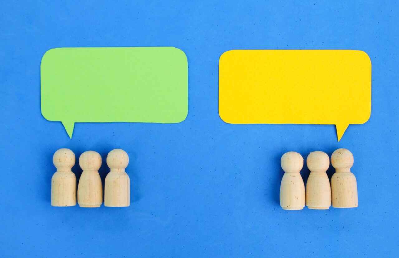 Illustration of misaligned sales conversation bubbles representing inconsistent messaging in sales, highlighting the need for a CRO playbook to align B2B SaaS sales team messaging.